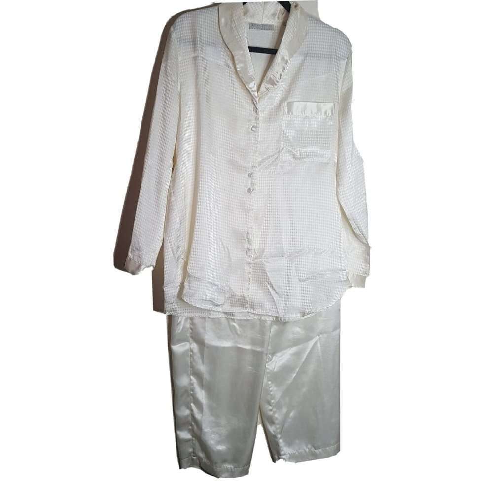 Erika Taylor Intimates Women’s Size M Off White Ivory Silky Pajama Set Polyester